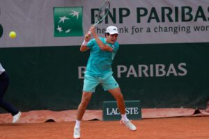 Torneo Roland Garros, Tenista boliviano Juan Carlos Prado, Prado vence a Glinka