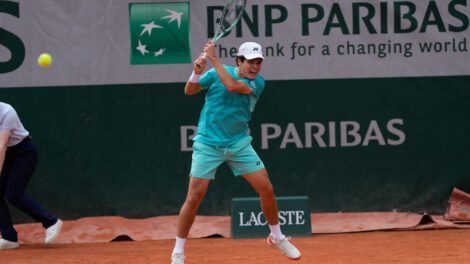 Torneo Roland Garros, Tenista boliviano Juan Carlos Prado, Prado vence a Glinka