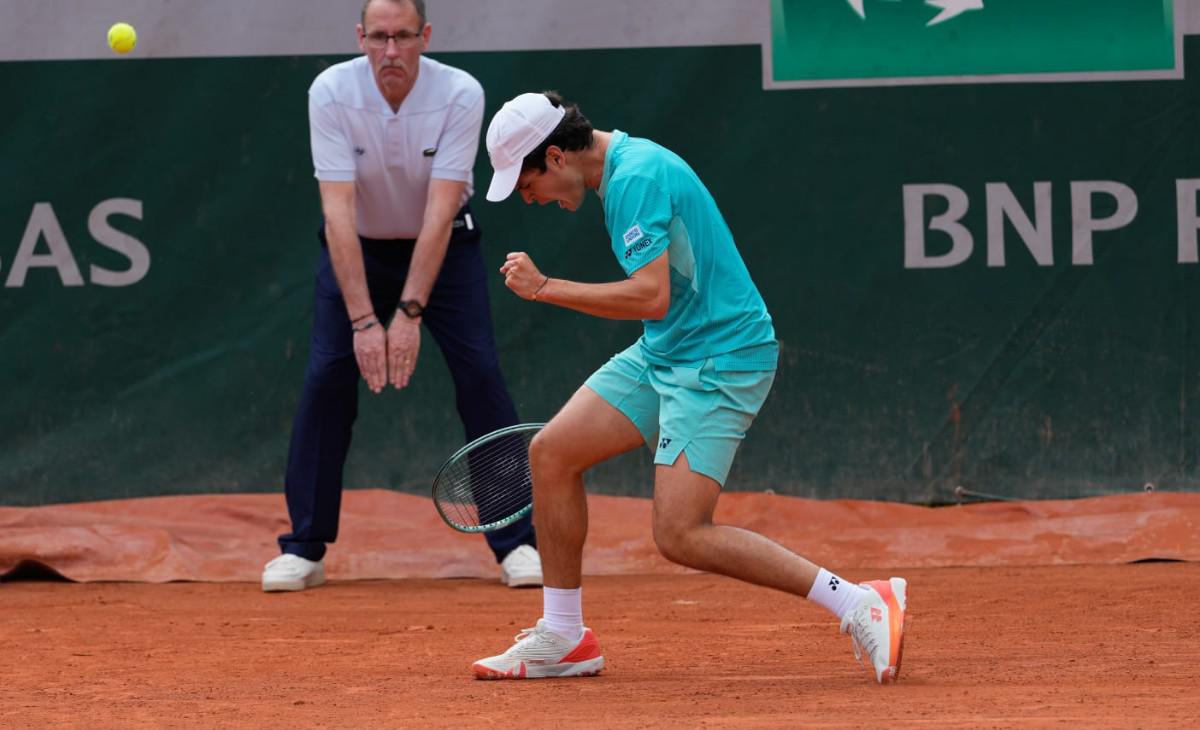 Torneo Roland Garros, Tenista boliviano Juan Carlos Prado, Prado vence a Glinka
