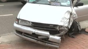 El choque dejó un saldo de tres vehículos livianos con daños materiales