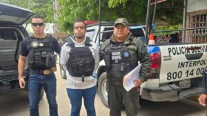 Policía de Bolivia entrega a Brasil a un ciudadano requerido por la justicia