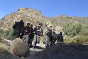 Policía y Fuerzas Armadas liberan el paso en Parotani y vigilan la carretera