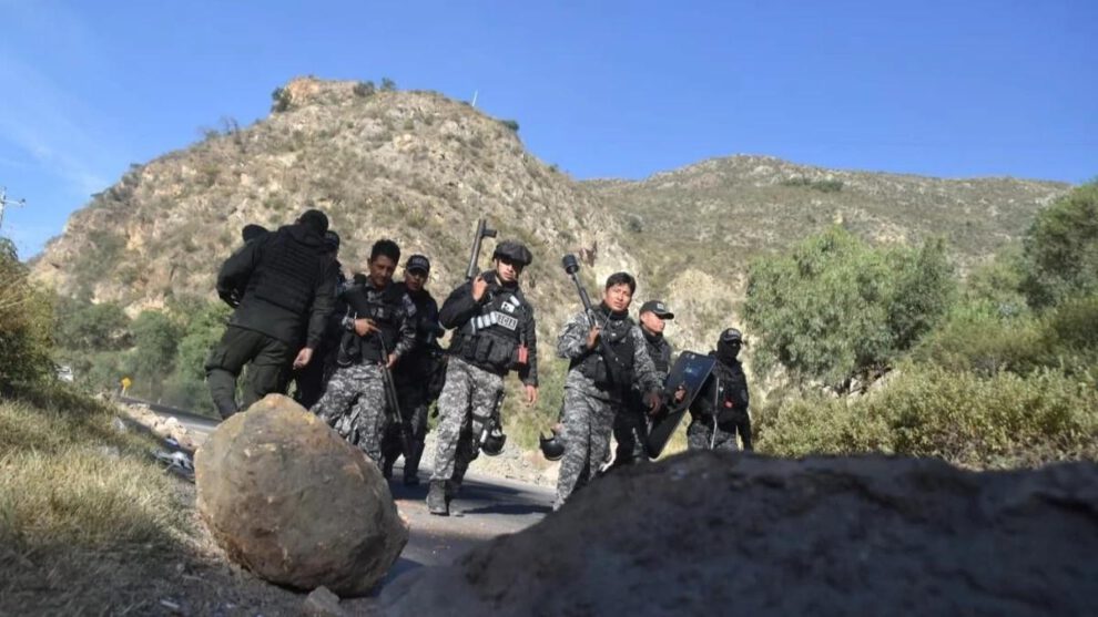 Policía y Fuerzas Armadas liberan el paso en Parotani y vigilan la carretera