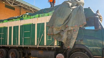 El camión comisado en el Recinto Aduanero Pasto Grande