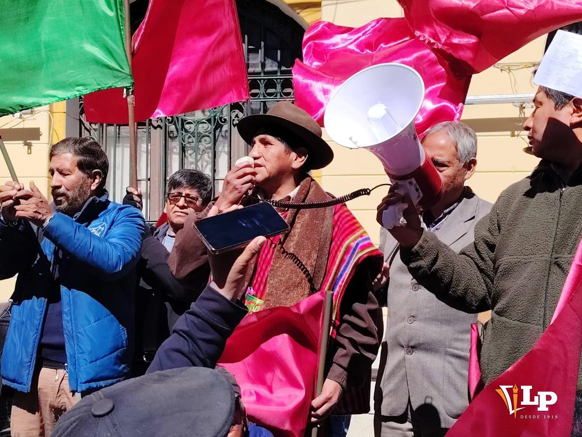Mitin contra los bloqueos