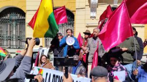 mitin en contra de los bloqueos