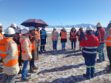 La delegación de parlamentarios y técnicos recibe explicaciones del personal de YLB