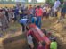 Personas asisten a un funeral este viernes, en Rigores (Honduras)