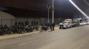 Efectivos de la Policía Boliviana y las Fuerzas Armadas