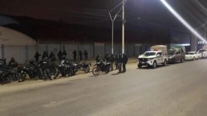Efectivos de la Policía Boliviana y las Fuerzas Armadas
