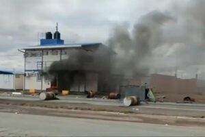 Oficinas de Achica Arriba fueron quemadas