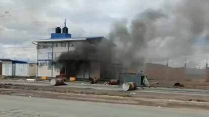 Oficinas de Achica Arriba fueron quemadas