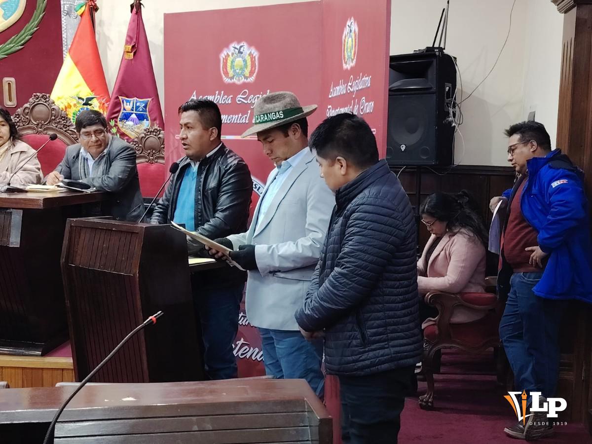 asambleístas departamentales de Oruro