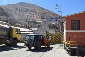 Imagen del frontis de la Empresa Minera Huanuni