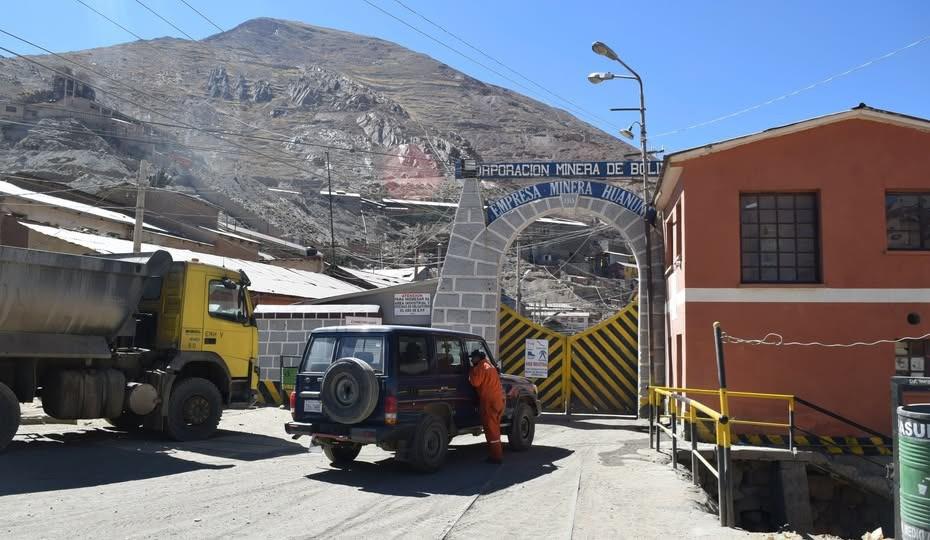 Imagen del frontis de la Empresa Minera Huanuni