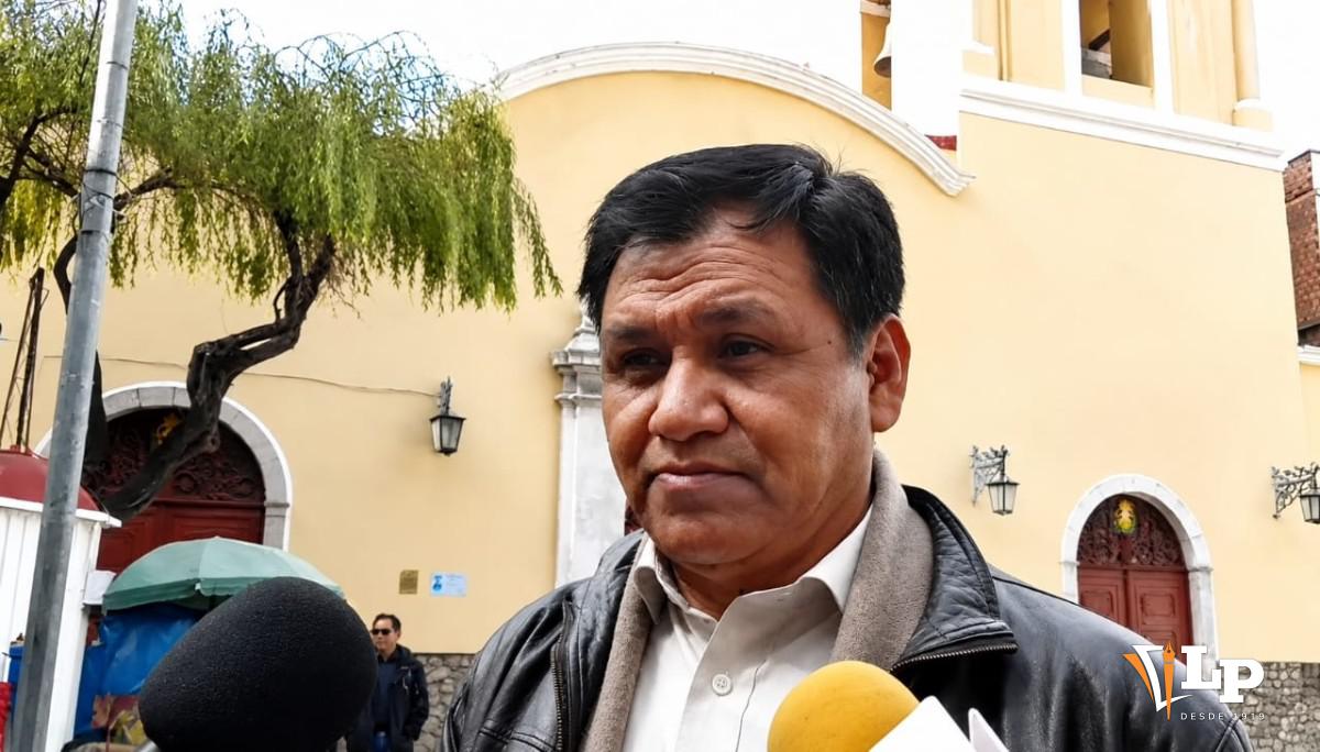 El senador Quispe en conferencia de prensa