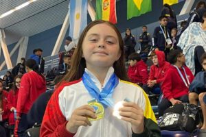 Emma Magda Altstadt exhibe las medallas que conquistó en el II Torneo Promesas Olímpicas 2026