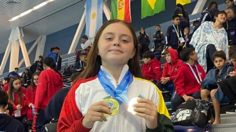 Emma Magda Altstadt exhibe las medallas que conquistó en el II Torneo Promesas Olímpicas 2026
