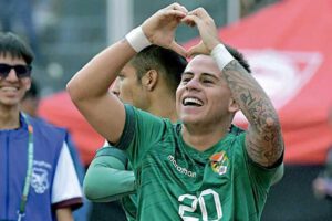 Copa Simón Bolívar, Nueva Santa Cruz de Warnes, Henry Vaca fichará en Nueva Santa Cruz