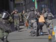 Efectivos de la UTOP capturan a un manifestante tras los violentos choques en los accesos a la plaza Murillo