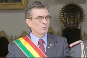Presidente de Bolivia  Rodrigo paz