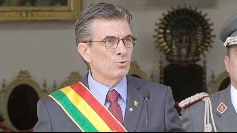 Presidente de Bolivia  Rodrigo paz