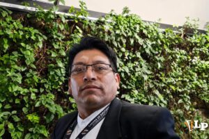 El diputado Villca en conferencia de prensa
