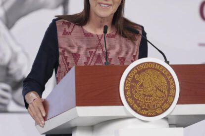 La presidenta de México, Claudia Sheinbaum, habla durante una rueda de prensa