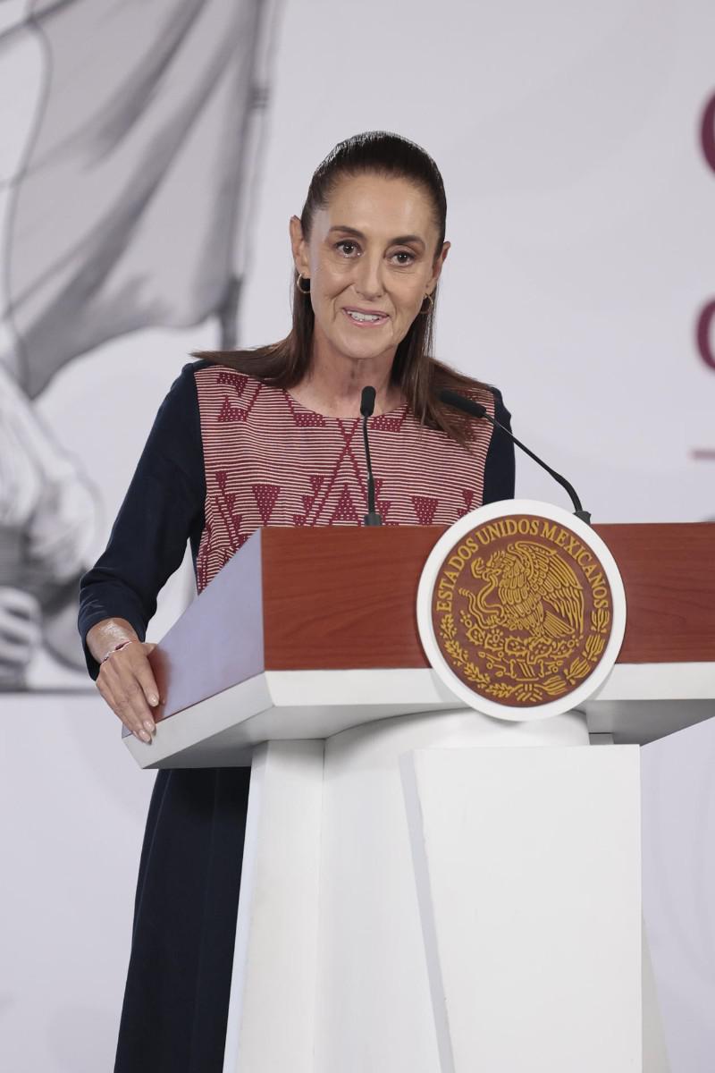 La presidenta de México, Claudia Sheinbaum, habla durante una rueda de prensa