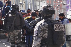 Policía de élite resguarda el Teleférico Morado