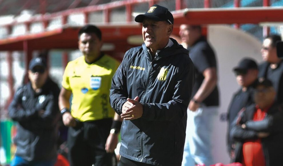División Profesional, Club The Strongest, Sixto Vizuete entrenador de The Strongest