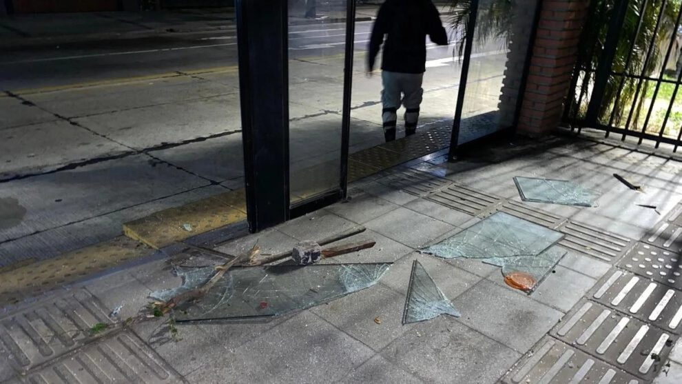 En la inspección se comprobó que los cristales Blíndex estaban rotos