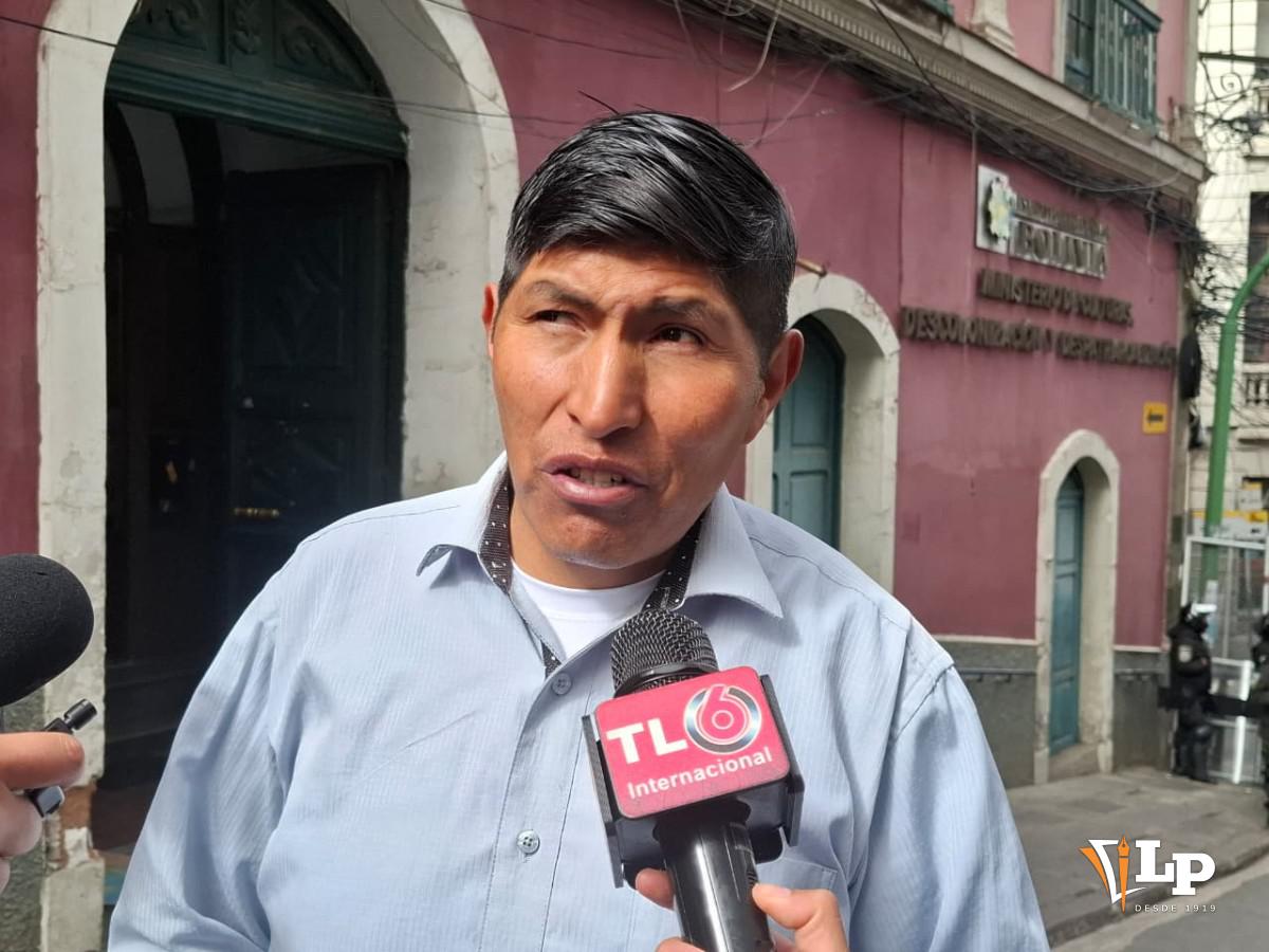 El diputado Fernández en conferencia de prensa