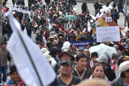 La marcha de los gremiales recorrió el centro paceño pidiendo soluciones