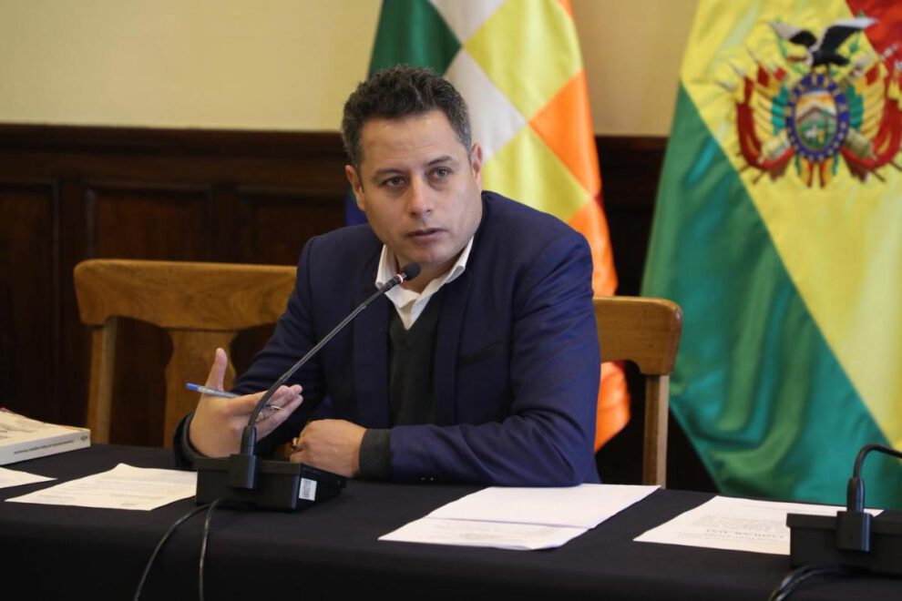 La comisión busca encaminar una salida a la crisis social y política que atraviesa el país