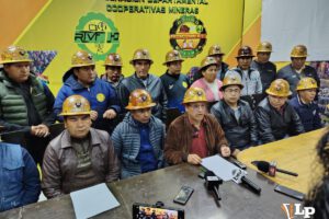dirigencia de Fedecomin Oruro