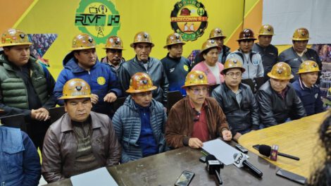 dirigencia de Fedecomin Oruro