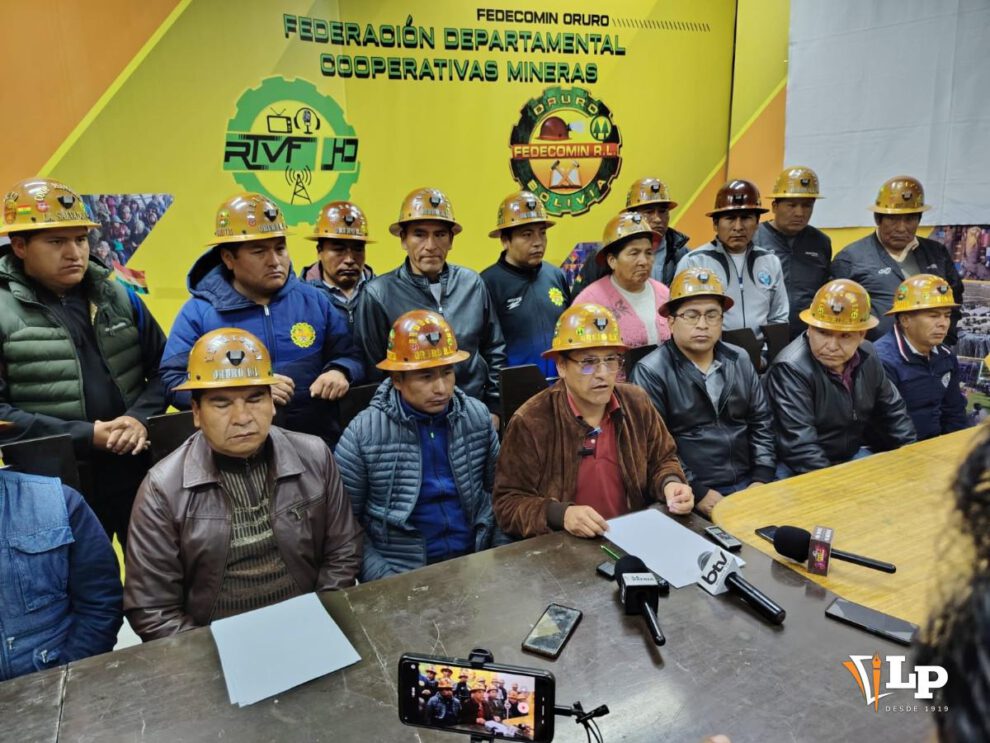 dirigencia de Fedecomin Oruro