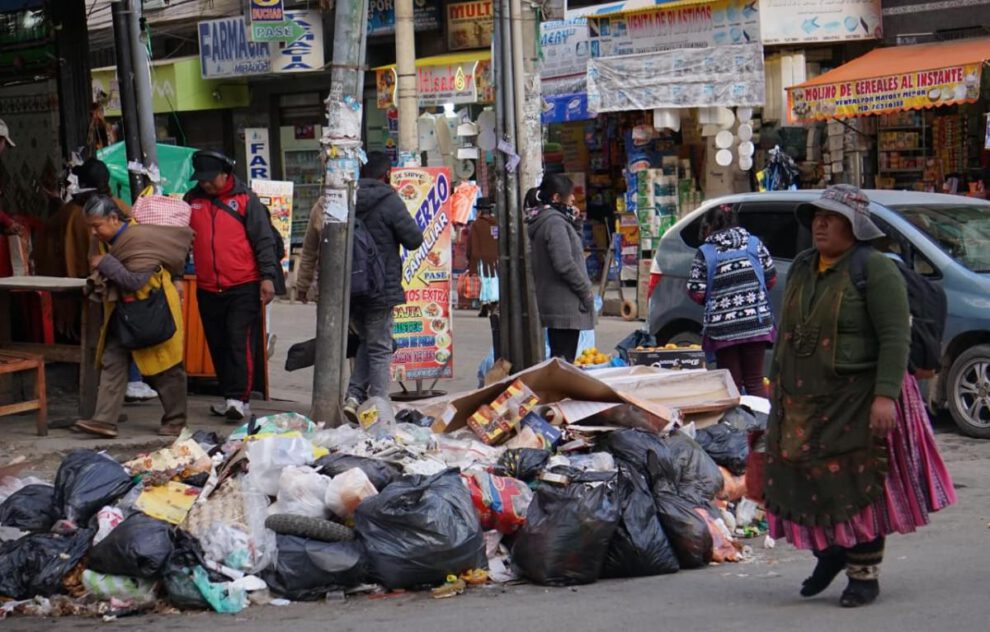 La basura se empieza a acumular en diversos puntos de La Paz