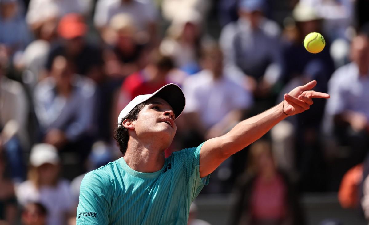 Roland Garros, Juan Carlos Prado tenista boliviano, Eliminado del torneo después de cuatro horas de juego