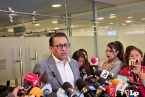 El diputado Muriel en conferencia de prensa