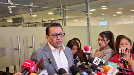 El diputado Muriel en conferencia de prensa