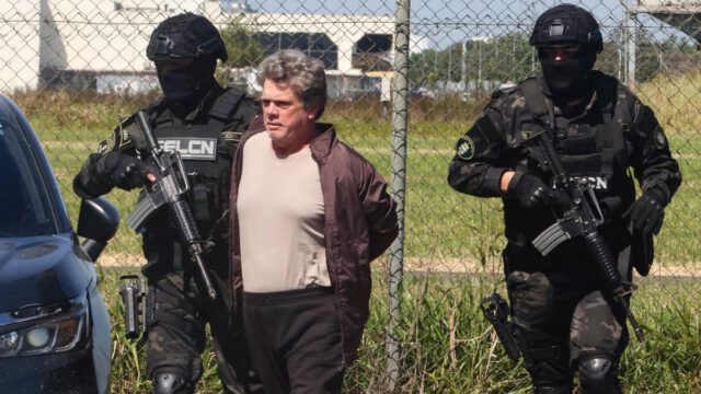 Gerson Palermo (c), considerado uno de los narcotraficantes más buscados en Brasil