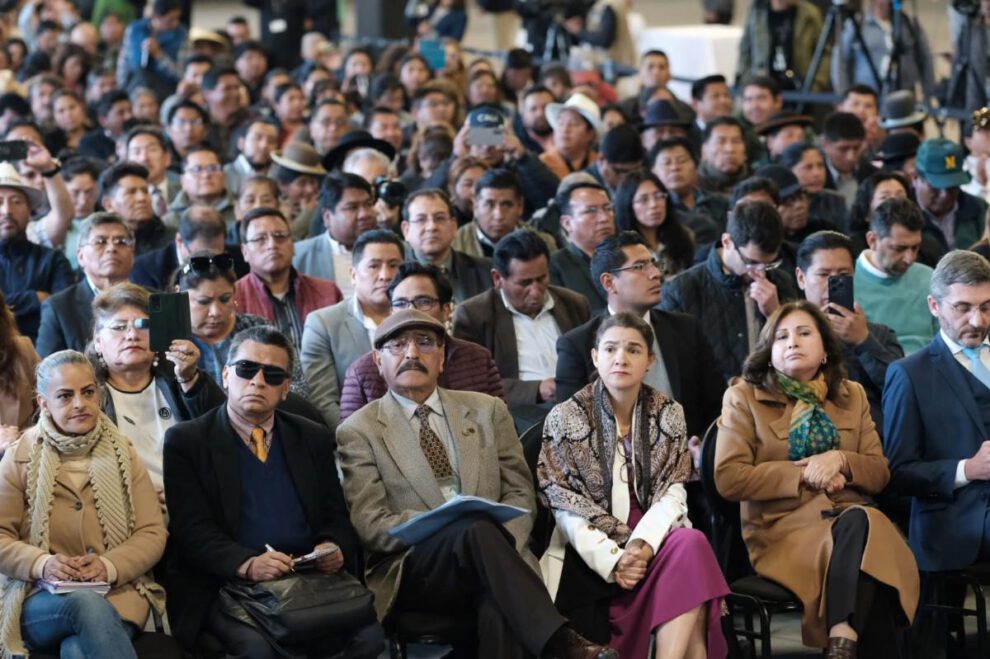 Asistentes al Consejo Económico y Social convocado por el Presidente Paz