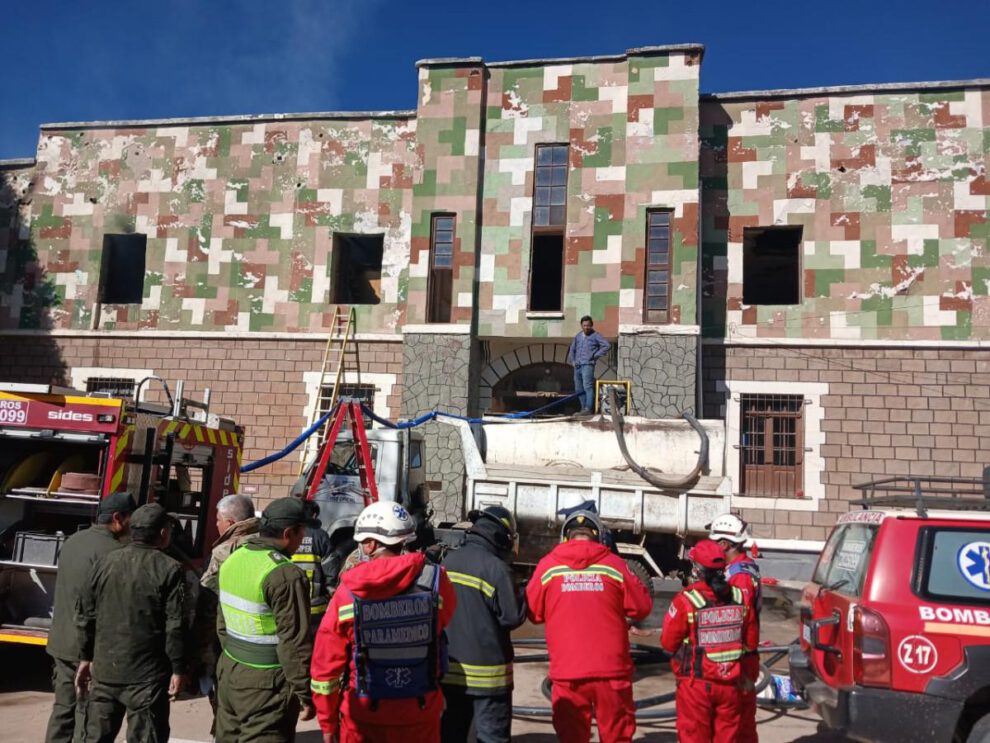 El incendio registrado en las instalaciones del cuartel fue finalmente controlado, evitando daños mayores
