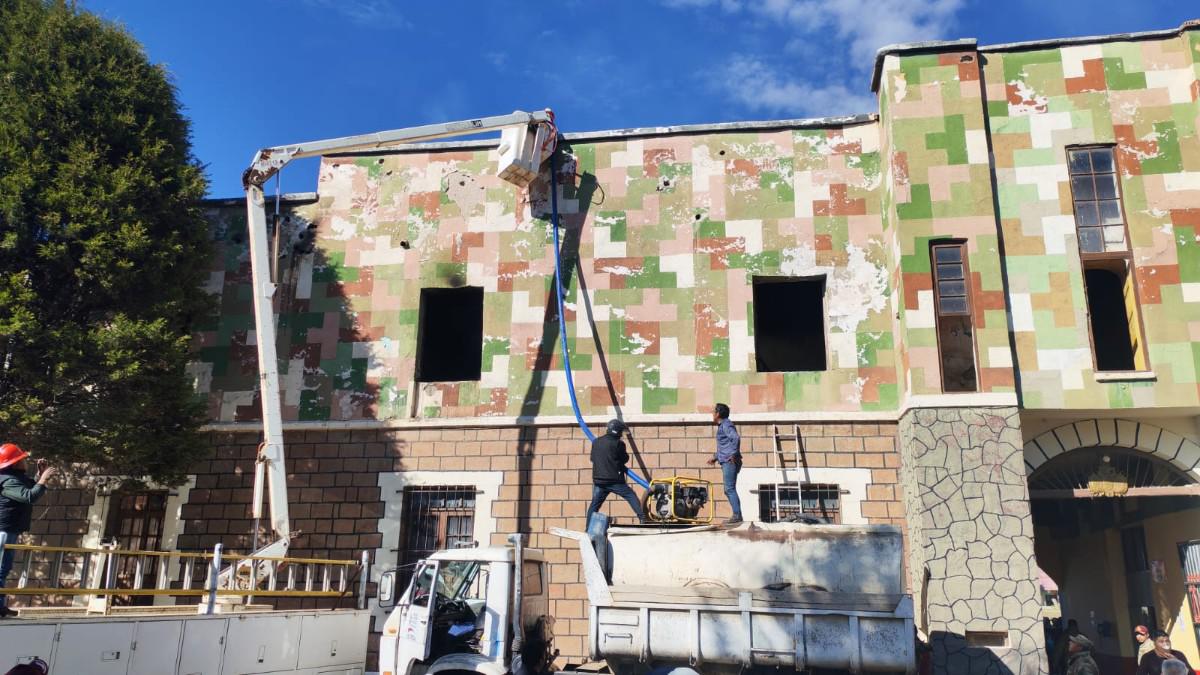 Vecinos y equipos de emergencia colaboraron para controlar el fuego