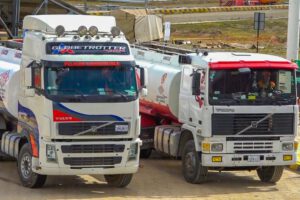 YPFB garantizó el abastecimiento de 336.000 litros de gasolina para las provincias paceñas