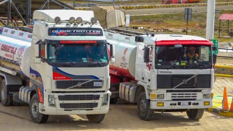 YPFB garantizó el abastecimiento de 336.000 litros de gasolina para las provincias paceñas