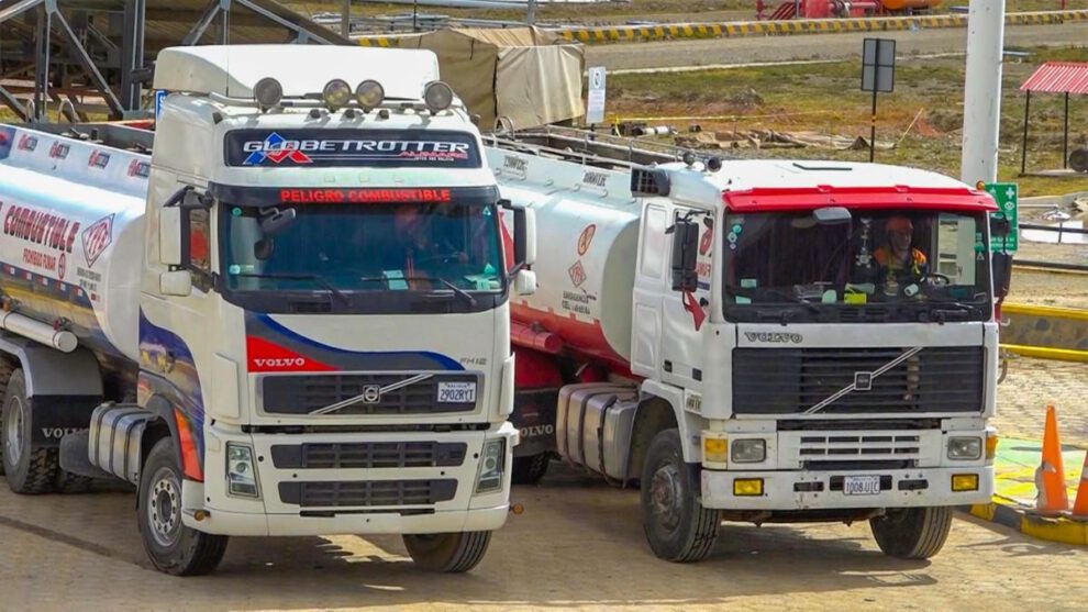 YPFB garantizó el abastecimiento de 336.000 litros de gasolina para las provincias paceñas