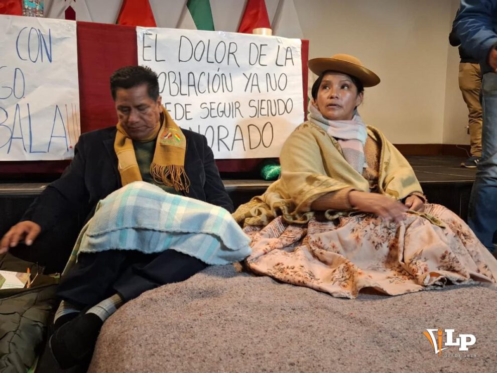 El diputado Rodolfo García y la senadora Ana María Crispín